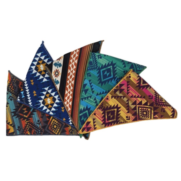 Foulards aux motifs aztèques